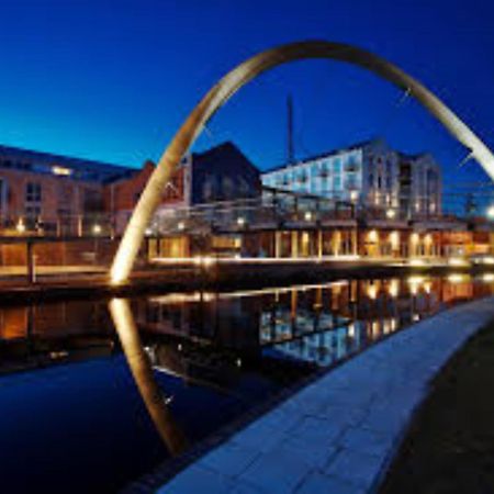 Ecohome On The Canal In A Historic Site Near City Coventry Exterior foto